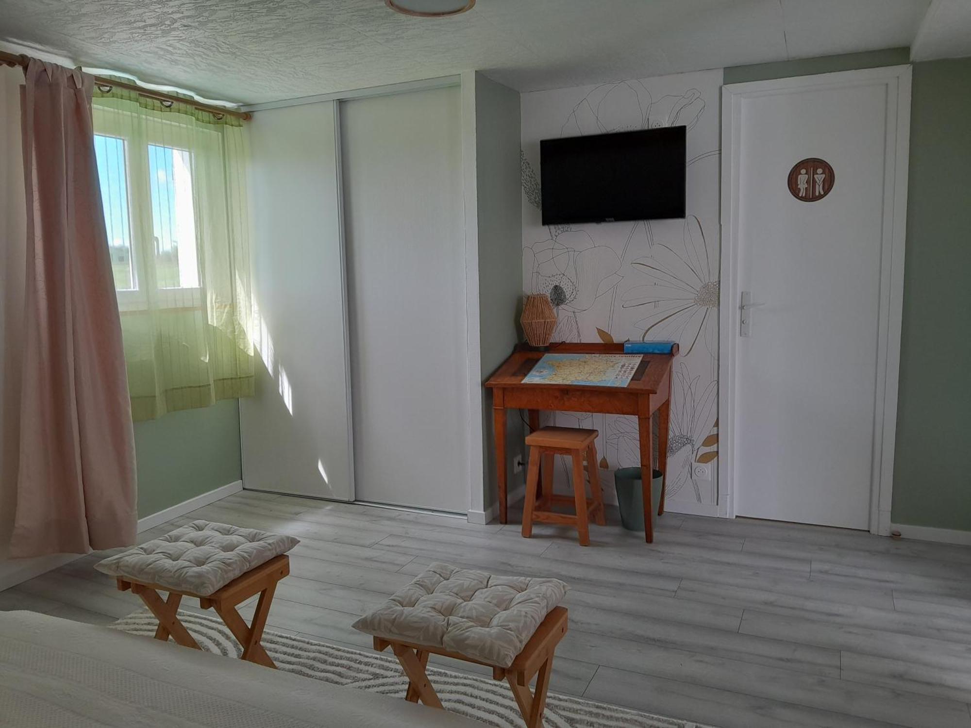 Chambres D Hotes Au P'Tit Bonheur Campagnard Jarnosse Room photo
